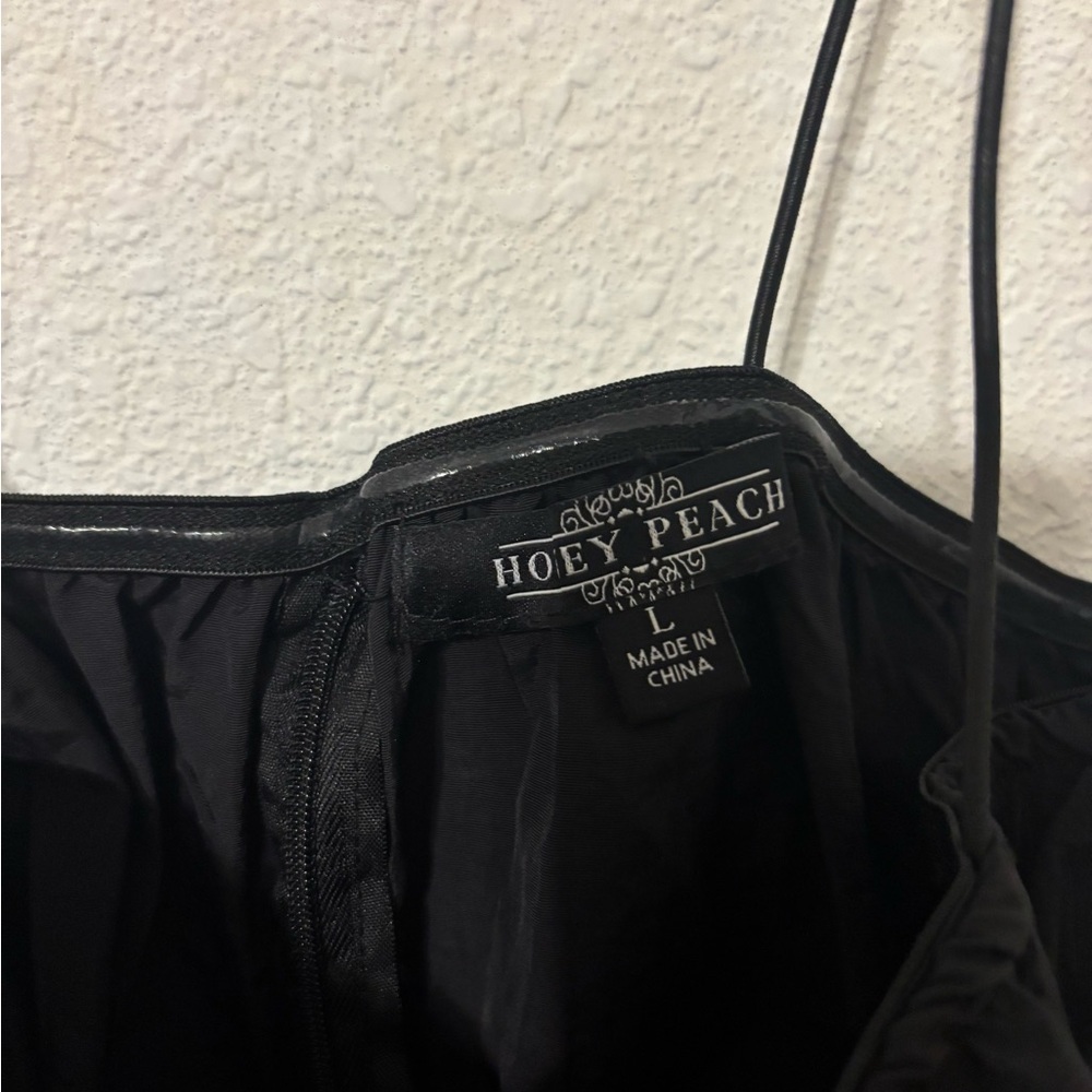 Black Ruched Spaghetti Strap Crop Top - Picture 3 of 5